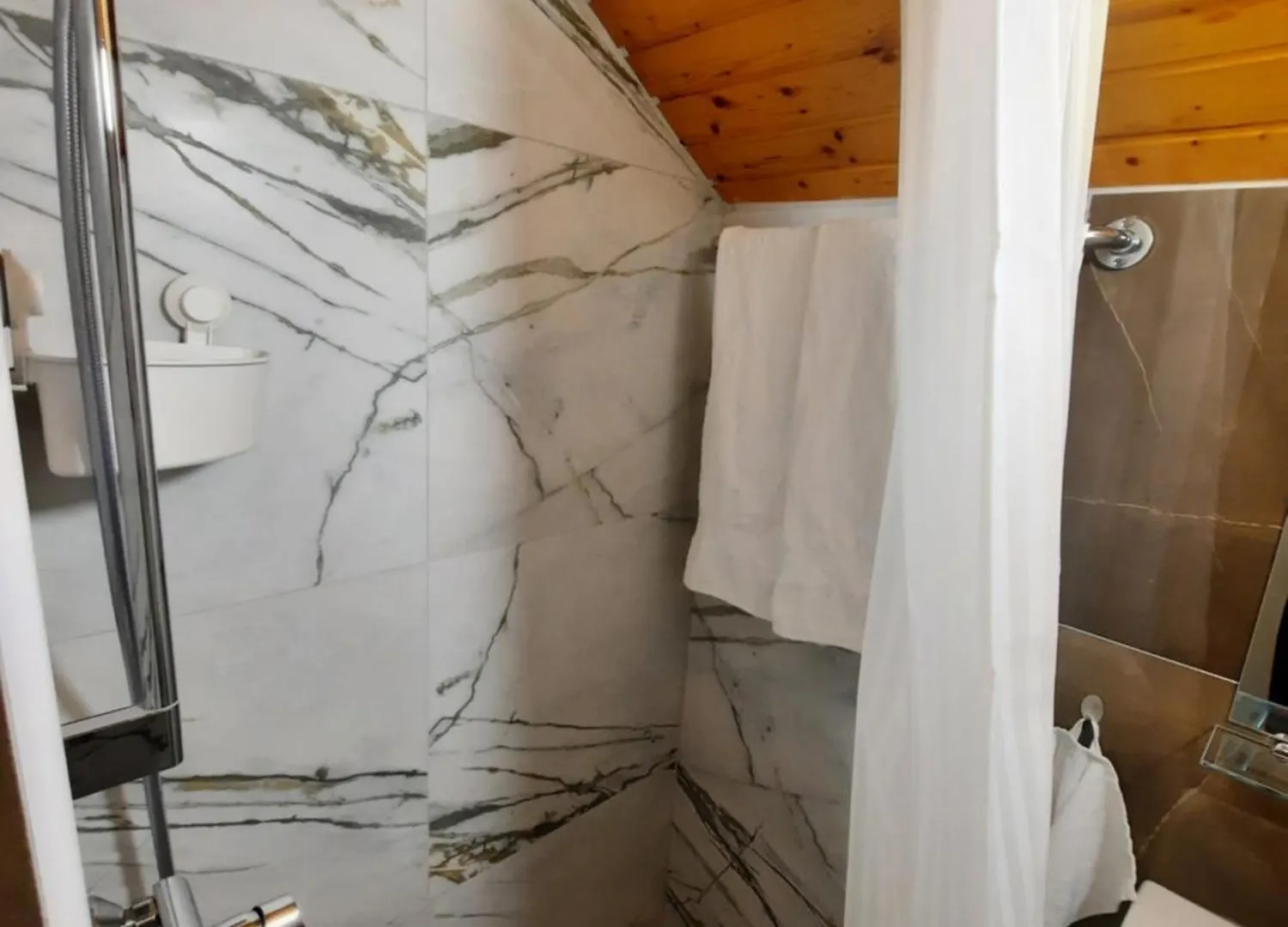 Gostisce Jezero Bed & Breakfast Medvode