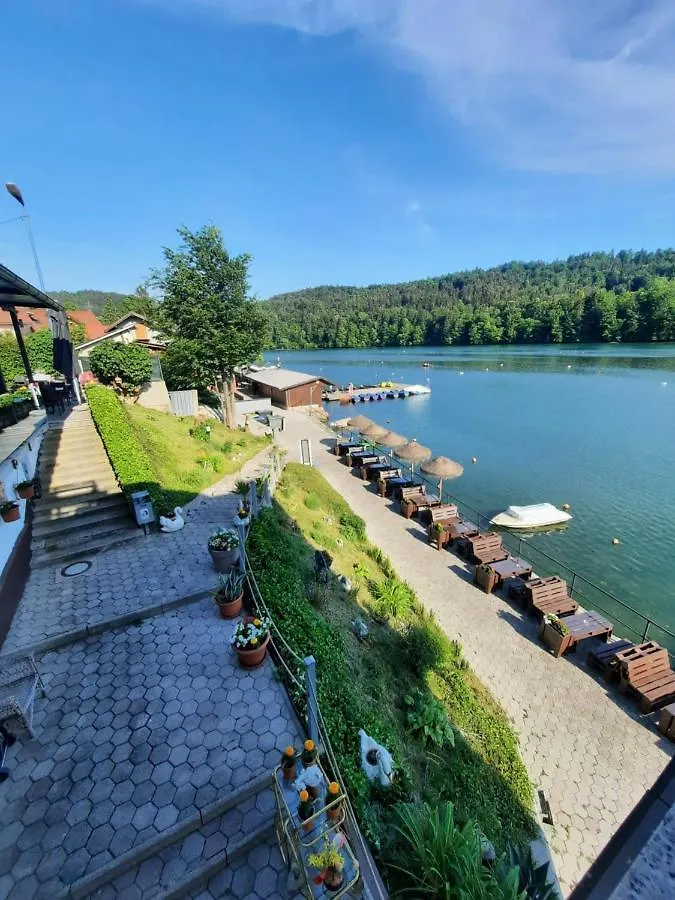 Gostisce Jezero Acomodação com café da manhã Medvode