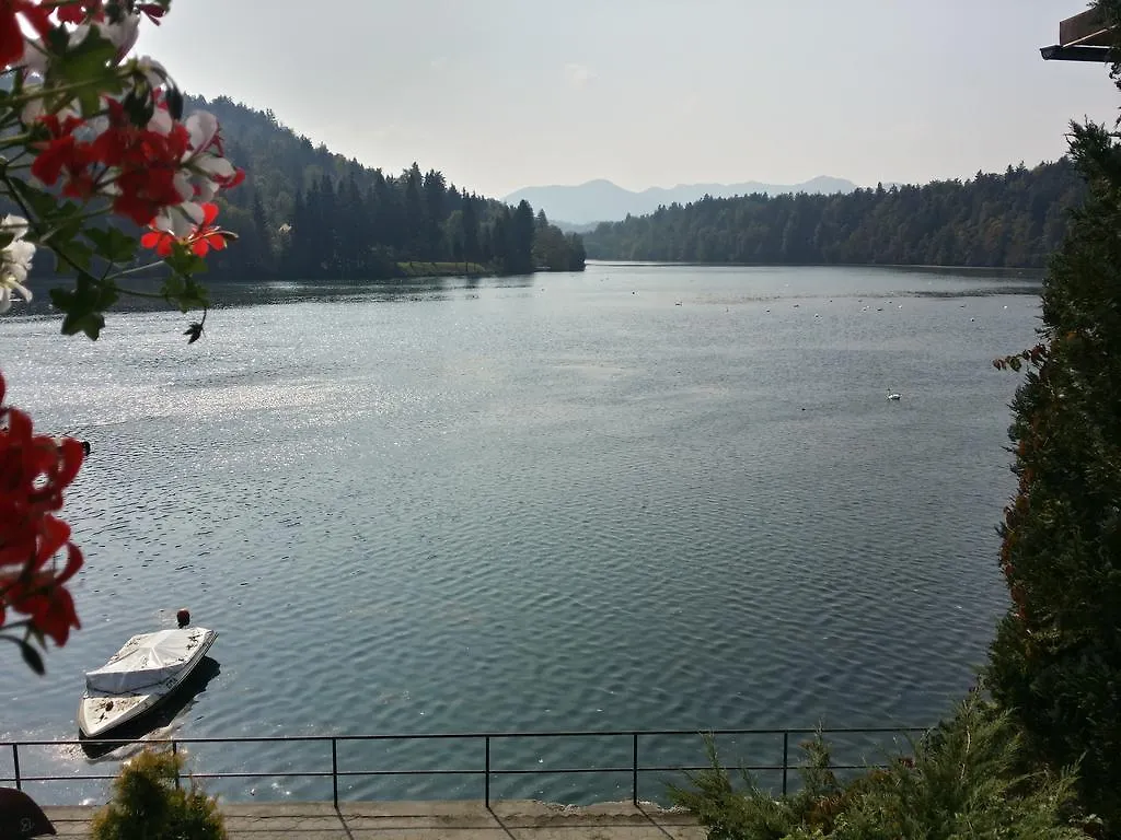 Gostisce Jezero Acomodação com café da manhã Medvode Alojamento de Acomodação e Pequeno-almoço
