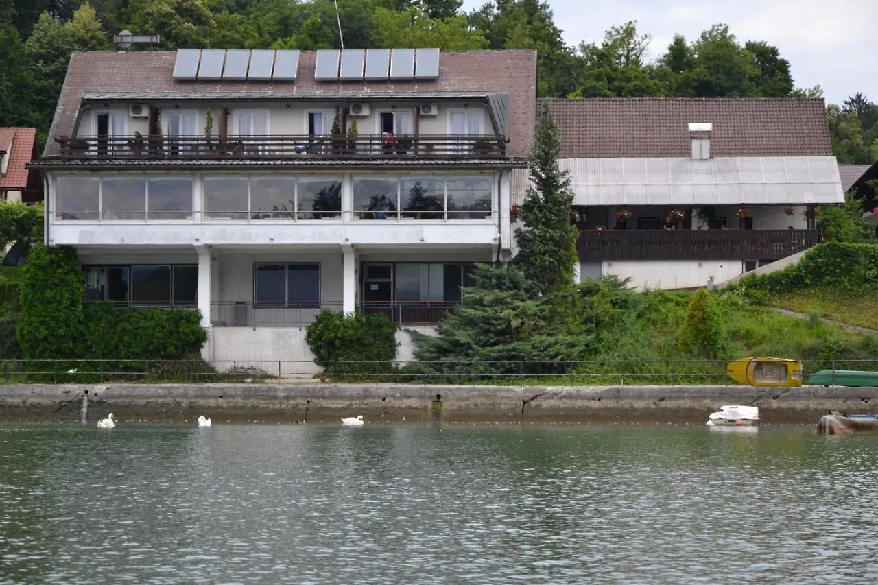 Gostisce Jezero Acomodação com café da manhã Medvode